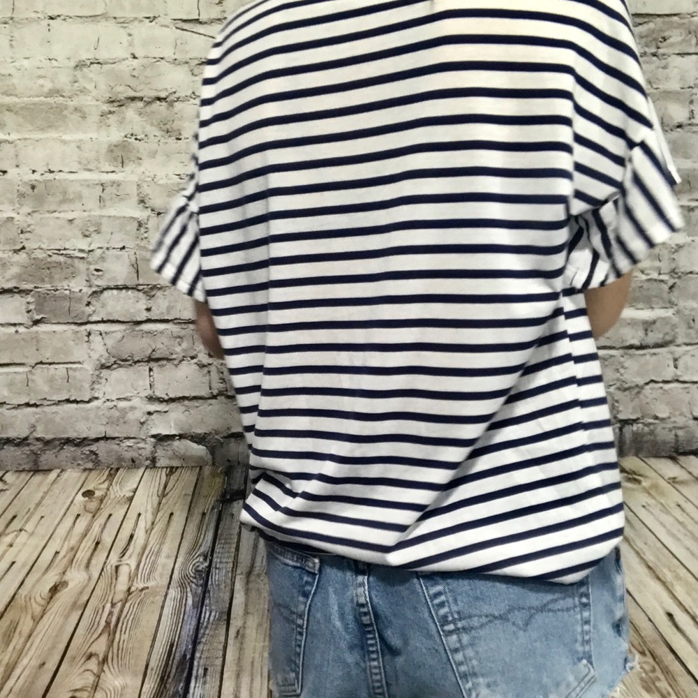 🆕Greyson Threads “WEEKEND” Ruffle T‼️ - Picture 4 of 8